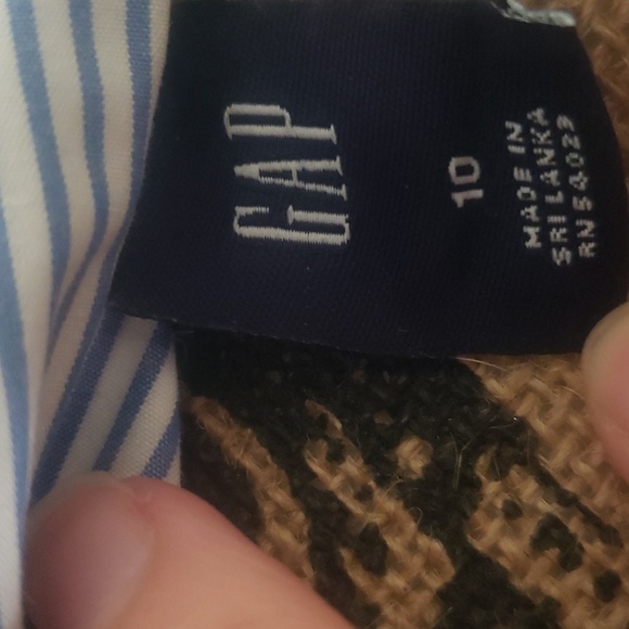 Woman's size 10 Gap button up - Picture 4 of 4
